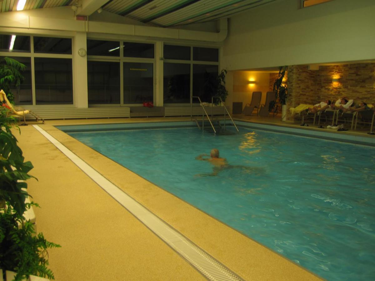 333 Mit Schwimmbad Kleinwalsertal Apartment *